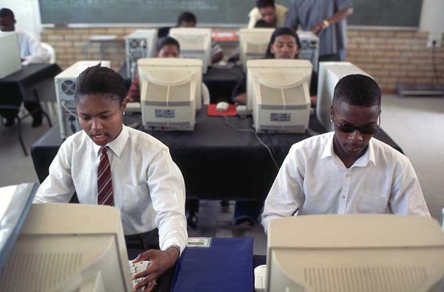 gabonreview.com - Salle de classe numérique en Afrique du Sud - ©UNESCO/Darryl Evans