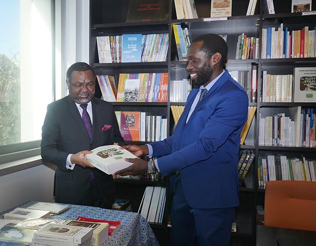 Ambassade du Gabon en France : Des Livres de l’Association Diaspora Gabon Uni à la Bibliothèque