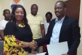 Estelle Ondo et le directeur de Finam Oyem au terme de la signature de la convention de partenariat, le 28 février 2020, à Oyem. © D.R.