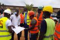 La délégation de la Sni évaluant les travaux de raccordement des logements sociaux de Bikélé au réseau électrique. © D.R.