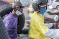 Pour les autorités sanitaires gabonaises, le port du masque contre le Covid-19 n’est «pas d’une mode avec des options, mais plutôt une stratégie de prévention» (illustration).  © Yanick Folly / AFP