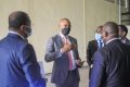 Le ministre de la Santé, Guy Patrick Obiang Ndong échangeant avec les membres de l’équipe projet au terme de la réunion. © D.R.