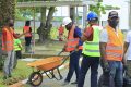 Les agents de la Société Omega Multiservices lors du nettoyage du Lycée Paul Indjendje Gondjout, le 13 juillet 2020. © D.R.