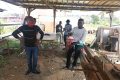 Les employés de l’ex- Soco BTP interpellant le Premier ministre sur leur situation dans les décombres de la basse opérationnelle, le 18 juillet 2020. © Gabonreview