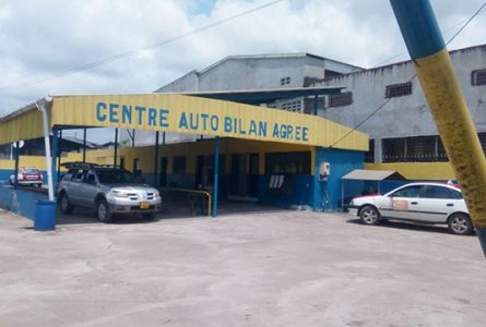 A en croire le SPTU, le Centre autobilan agréé de Libreville n’est pas habilité à délivrer des documents de contrôle technique aux véhicules poids lourd. © D.R.