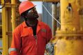 Un employé du pétrole  au travail, au large de Port-Gentil (illustration). © Total Gabon