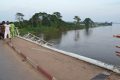 Le proviseur du lycée Jean Baptiste Adiwa et son véhicule ont été engloutis par les eaux de l’Ogooué, après un accident sur le pont d’Isaac, le 18 août 2020 à Lambaréné. © Sonapresse