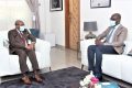 Biendi Maganga Moussavou échangeant avec le Secrétaire général du Parti démocratique gabonais, Éric Dodo Bounguendza. © PDG
