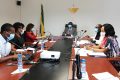 Le président de la CNPDCP échangeant avec les responsables du ministère des Sports chargés de piloter le projet U-Report au Gabon, le 18 septembre 2020.© Gabonreview