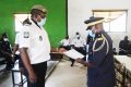 Remise de parchemin à un chef de service de la police nationale, le 30 octobre 2020, à Libreville. © Facebook /pplibreville