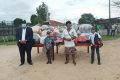 Pascal Houangni et quelques bénéficiaires. © Gabonreview