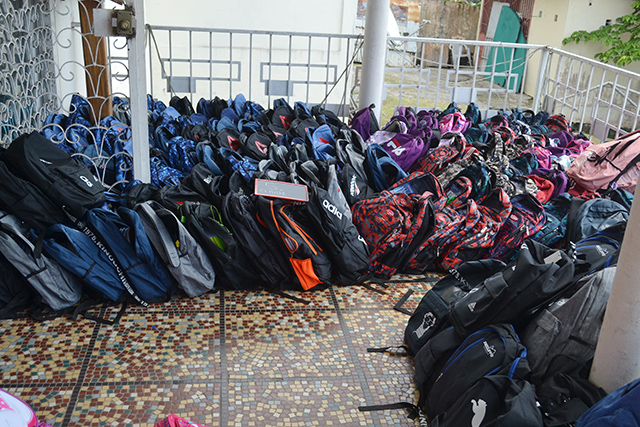Rentrée scolaire : Ossouka Raponda à la rescousse des enfants du 3e arrondissement de Libreville