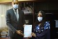 Le ministre de la Santé, Guy Patrick Obiang Ndong, et la fondatrice de la Fondation Gertrude François, Wilma Sickout Assélé. © D.R.
