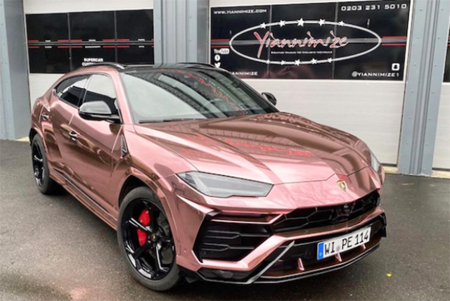 Voitures de luxe : Aubameyang colore sa Lamborghini Urus en rose chromé pour faire plaisir à sa femme