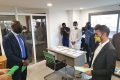 Biendi Maganga-Moussavou échangeant avec un promoteur agricole venu souscrire à l’accès au Zap, le 10 février 2021 à Libreville. © Gabonreview