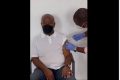 Ali Bongo se faisant vacciner, le 23 mars 2021, à Libreville. © Capture d'écran/ Facebook personnel