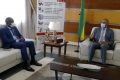 Alphonse Waguena (gauche) et Dr Guy Patrick Obiang Ndong, le 31 mars 2021, à Libreville. © Com. gouvernementale