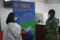 L’un des 13 participants, recevant son attestation de formation sur la plateforme Yaris. © D.R.