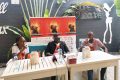 NG Bling (centre) lors de la présentation de son album en compagnie de Danielle Ouattara (manager) et ‘’Flow’’ Engone (chargé des relations extérieures), le 31 juillet 2021 à Libreville. © Gabonreview