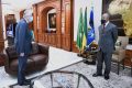 Le diplomate gabonais près le Saint-Siège (droite) et Ali Bongo. © Com présidentielle