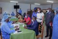 Madeleine Berre et ses collaborateurs lors de la campagne à la Fonction publique. © Gabonreview
