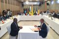 Le président de l’ARCEP du Gabon, Lin Mombo signant les protocoles d’accord pour l’itinérance à moindre coût en zone Cemac. © Cemac