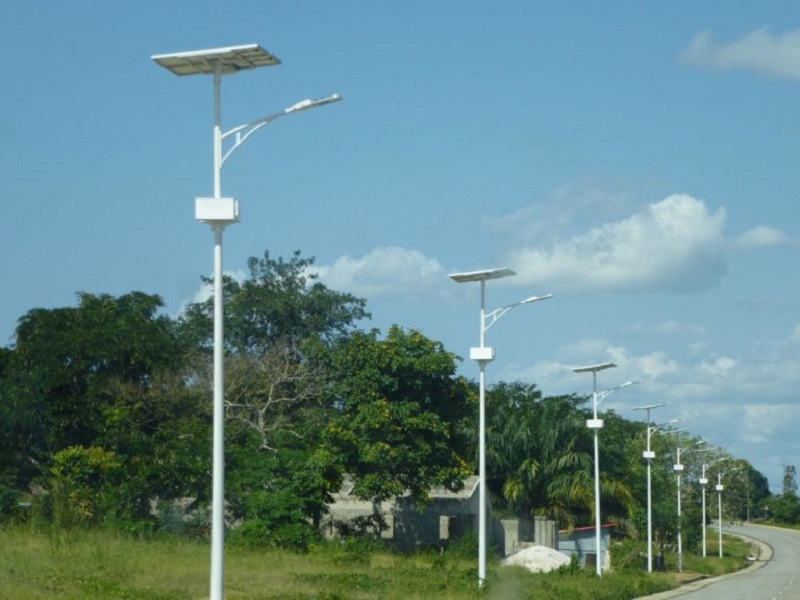 Éclairage public : au Gabon, un lampadaire solaire coûte 1 million de FCFA, , Actualité du Gabon