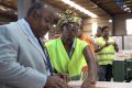 Ali Bongo et une femme en service à la ZES de Nkok, en février 2018. © L’Union