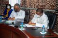 La signature de l’accord de partenariat entre les deux responsables d’entreprise. © Gabonreview