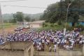 Le déferlement des élèves dans la ville de Tchibanga. © D.R.