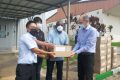 Remise symbolique du don au directeur du Cermel. © Gabonreview