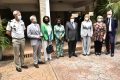 Les membres de la délégation française avec le chef de la diplomatie gabonaise et son ministre délégué, le 10 février 2022, à Libreville. © Facebook /diplomatieGouga