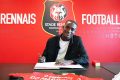Alan Do Marcolino lors de la signature de son contrat, le 28 avril 2022 à Rennes. © staderennais.com