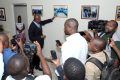 Paul-Marie Gondjout retraçant l’histoire de l’opposition gabonaise au cours des treize dernières années, au sein de sa nouvelle permanence politique. © Gabonreview