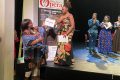 La présidente de WOA France et la lauréate Adrianna Bignani. © D.R.