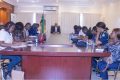Le ministre de la Santé et des Affaires sociales devisant avec les points focaux, le 5 mai 2022, à Libreville. © D.R.