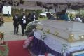 Les membres de la délégation gabonaise rendant hommage au capitaine Théodore Zué Nguema, le 12 mai 2022 à Dimbala, en Guinée Equatoriale. © Gabonreview