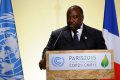 Le président Ali Bongo Ondimba annonçant au pupitre de la COP 21 à Paris qu’en 2025, le programme actuel de construction des barrages hydrauliques doit amener à un mix-énergétique de 80% d’hydroélectricité pour 20% de gaz. © raymondworonko
