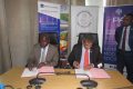 Subramaniam Swaminathan de la CII et Ghislain Moandza Mboma signant le MOU. © D.R.