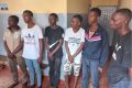 Les six jeunes hommes arrêtés après le braquage du «petit marché du PK6». © D.R.