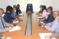 Le ministre d’Etat, en charge de l’Énergie et des Ressources hydrauliques, Alain-Claude Bilie-By-Nze, rassurant les syndicalistes. © Gabonreview