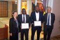Les lauréats de la session 2020-2021 du Master Maîtrise d'ouvrage pour le développement (Modev), la directrice de l’agence AFD Gabon, Marie Sennequier et l’ambassadeur de France au Gabon, Alexis Lamek. © Gabonreview