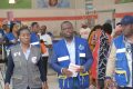 Luther Steeven Abouna Yangui et Zéphirine Etotowa Ntutum (directrice générale du Commerce), lors d’une opération de contrôle, le 1er octobre 2022 à Libreville. © DGCC