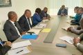 Le vice-Premier ministre, Alain-Claude Bilie-By-Nze, en charge du département de l’Énergie et des Ressources hydrauliques et ses collaborateurs, le 22 novembre 2022 à Libreville. © Gabonreview