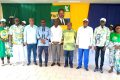 Les hiérarques du PDG de Port-Gentil posant avec les représentants des nouveaux arrivants au PDG. © Gabonreview