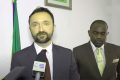 Dr Christian Dennys-McClure, Haut commissaire de Grande Bretagne, en compagnie du ministre délégué. © Capture d’écran/Gabon 1ère