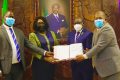 Les 4 signataires du contrats de cession, le 18 novembre 2022. © Primature-Gabon