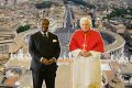 Ali Bongo et le Pape Benoît XVI, le 10 décembre 2009 au Vatican. © Reuters (montage/Gabonreview)