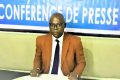 Le président de l’Organisation gabonaise des consommateurs, Ibrahim Tsendjiet Mboulou face à la presse, le 28 décembre 2022, à Libreville. © Gabonreview