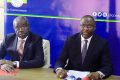 Les ministres des Transports Brice Constant Paillat et des Travaux publics Toussaint Nkouma Emane (à gauche), le 28 décembre 2022. © Com. gouvernementale